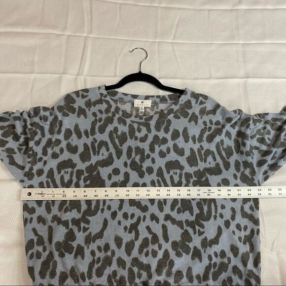 Socialite Blue Gray Leopard Animal Print Top - Picture 6 of 7